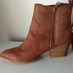 Super Cute Women's Faux Suede Western Ankle Boots Cognac/Brown